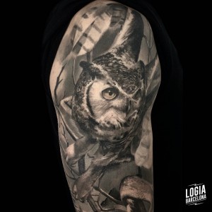 tatuaje_brazo_buho_logiabarcelona_mario_guerrero